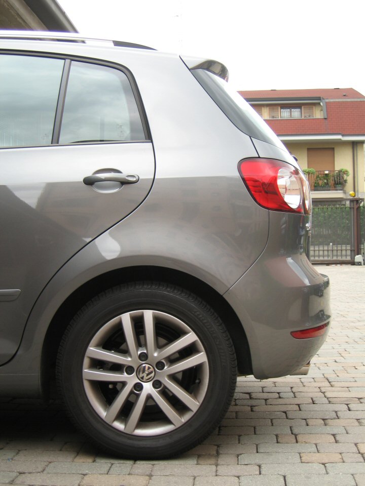 Copriscarichi Skoda Yeti montati (lato)
