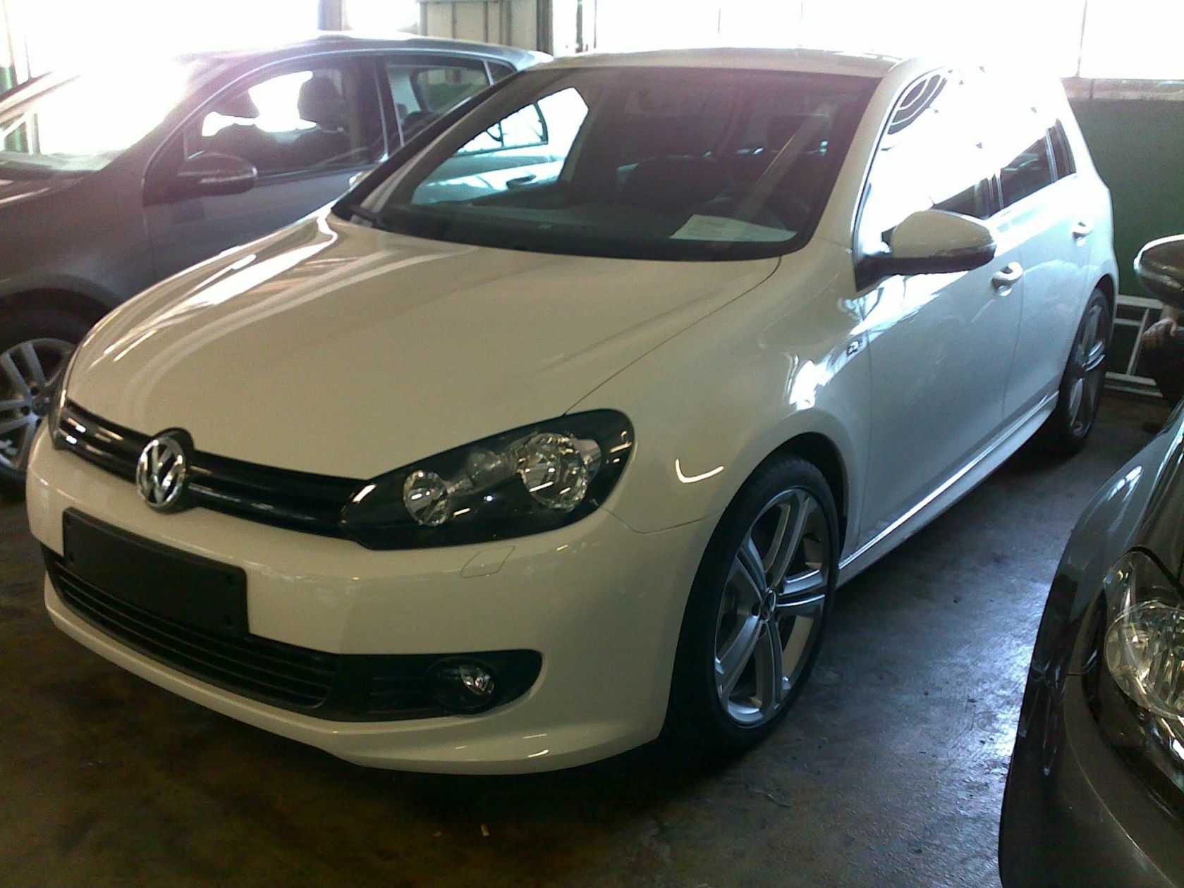 26042010334
appena arrivata, ancora nel magazzino del concessionario........
Keywords: golf r line bianca