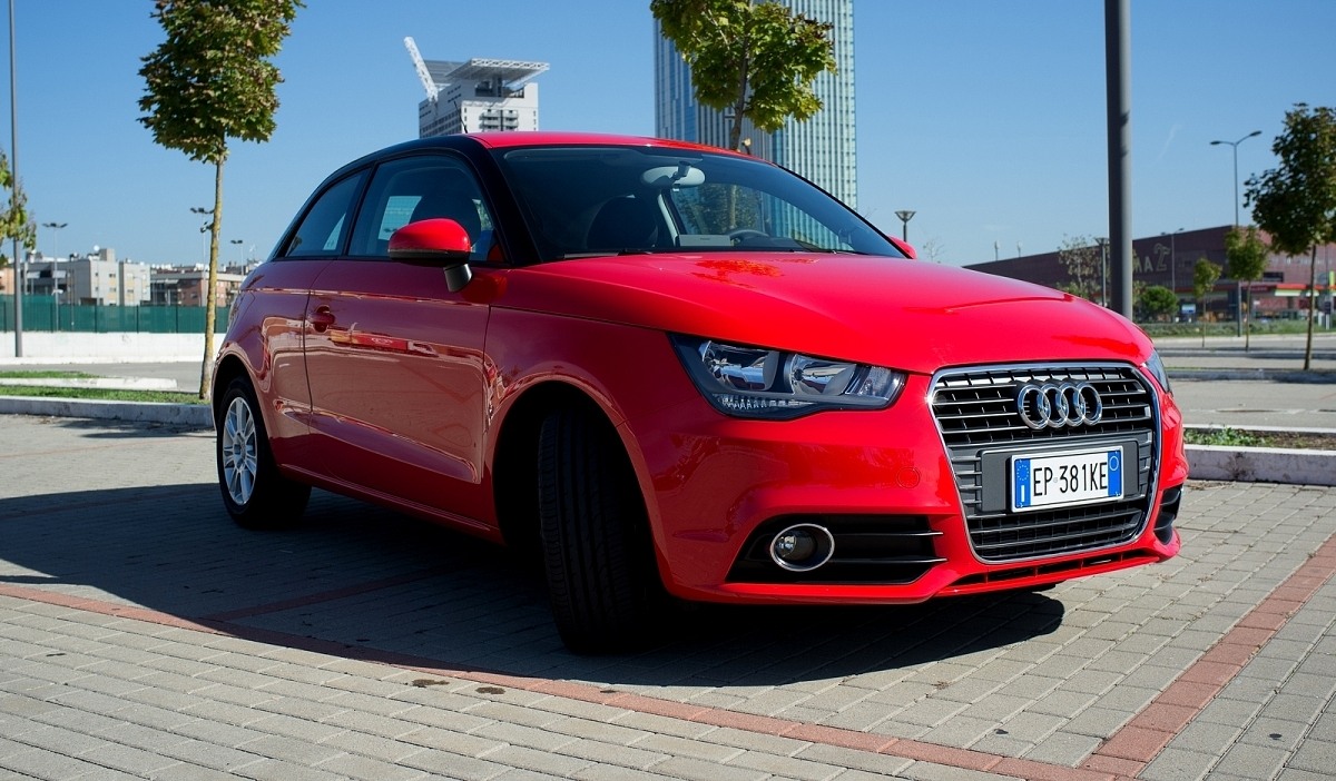 AUDI A1 1.2
Consuma 2 volte quello che consuma l'audi a3 da 170 cv e ha la metà della potenza
