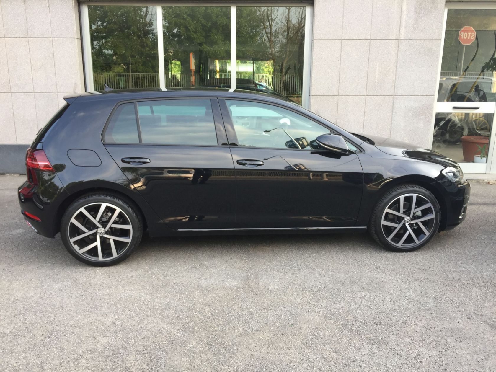 GOLF 1.6 TDI 115CV Executive - Fianco dx
La mia GOLF 1.6 TDI 115CV Executive, Nero Perla, Jurva da 18", LED Pack, tetto panoramico, Rear View, vetri oscurati
