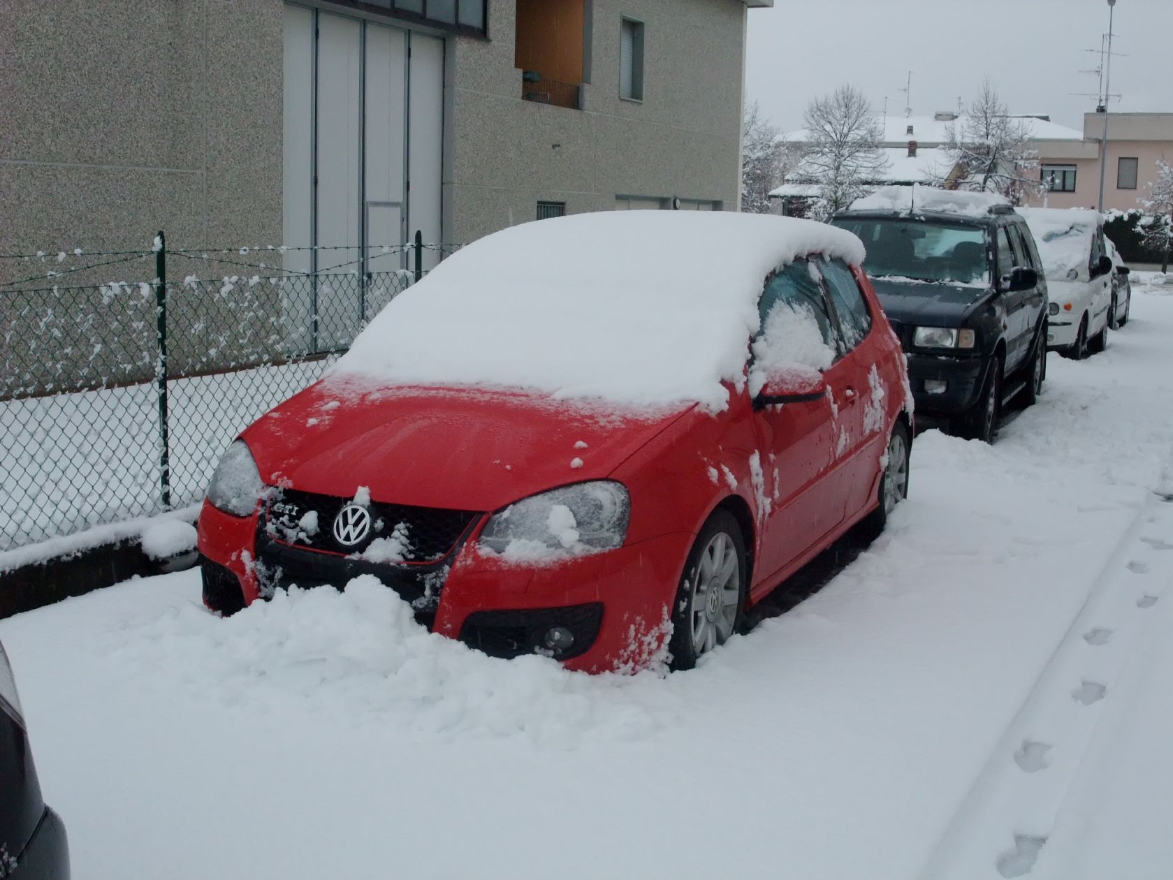 Ecco lo spazzaGTIneve!
Vacca boia...oggi pomeriggio non so come uscire da quel buco! shock!
