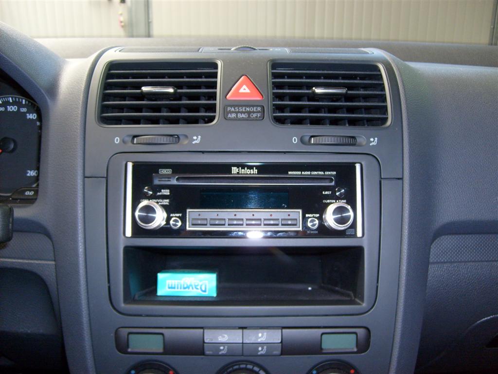 impianto hi-fi
ECCOLO!!!!!!!!!!Ora anche io ce l'ho in auto...Un autoradio che non si hanno parole per descriverlo...
Basta accenderlo e si viene cattuarti da un suono che lscia senza fiato...sensazione confermata dal buon Audiman....
