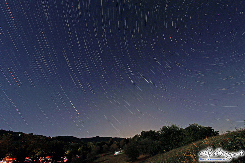 Clicca sull'immagine per ingrandirla. 

Nome:   Startrails 3-7-2011 1 2 850pxl pic.jpg 
Visite: 1 
Dimensione: 232.6 KB 
ID: 1217805