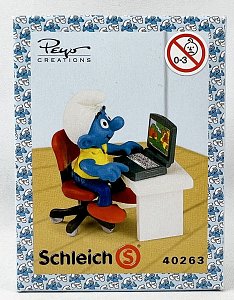 Clicca sull'immagine per ingrandirla. 

Nome:   the-smurfs---schleich---40263-smurf-with-desk-and-computer--new-look-box--p-image-500580-grande.jpg 
Visite: 52 
Dimensione: 342.3 KB 
ID: 1416483