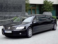 Clicca sull'immagine per ingrandirla. 

Nome:   2006-volkswagen-phaeton-lounge-individual-front-angle-view.jpg 
Visite: 159 
Dimensione: 75.9 KB 
ID: 1214790